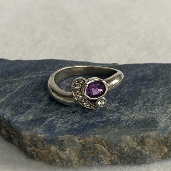 Sterling Silver 925 Oval Faceted Amethyst Modernist Ring Crystal Accents Size 6 - Picture 6 of 11